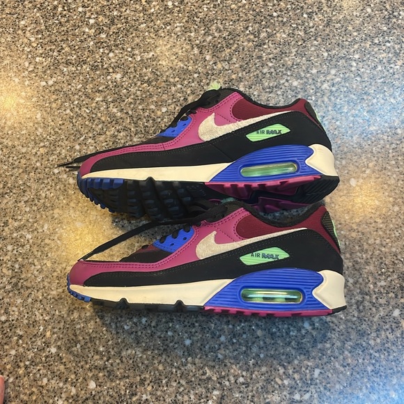 01730 WOMENβS NIKE AIR MAX 90 -Faux Fur - Picture 3 of 8